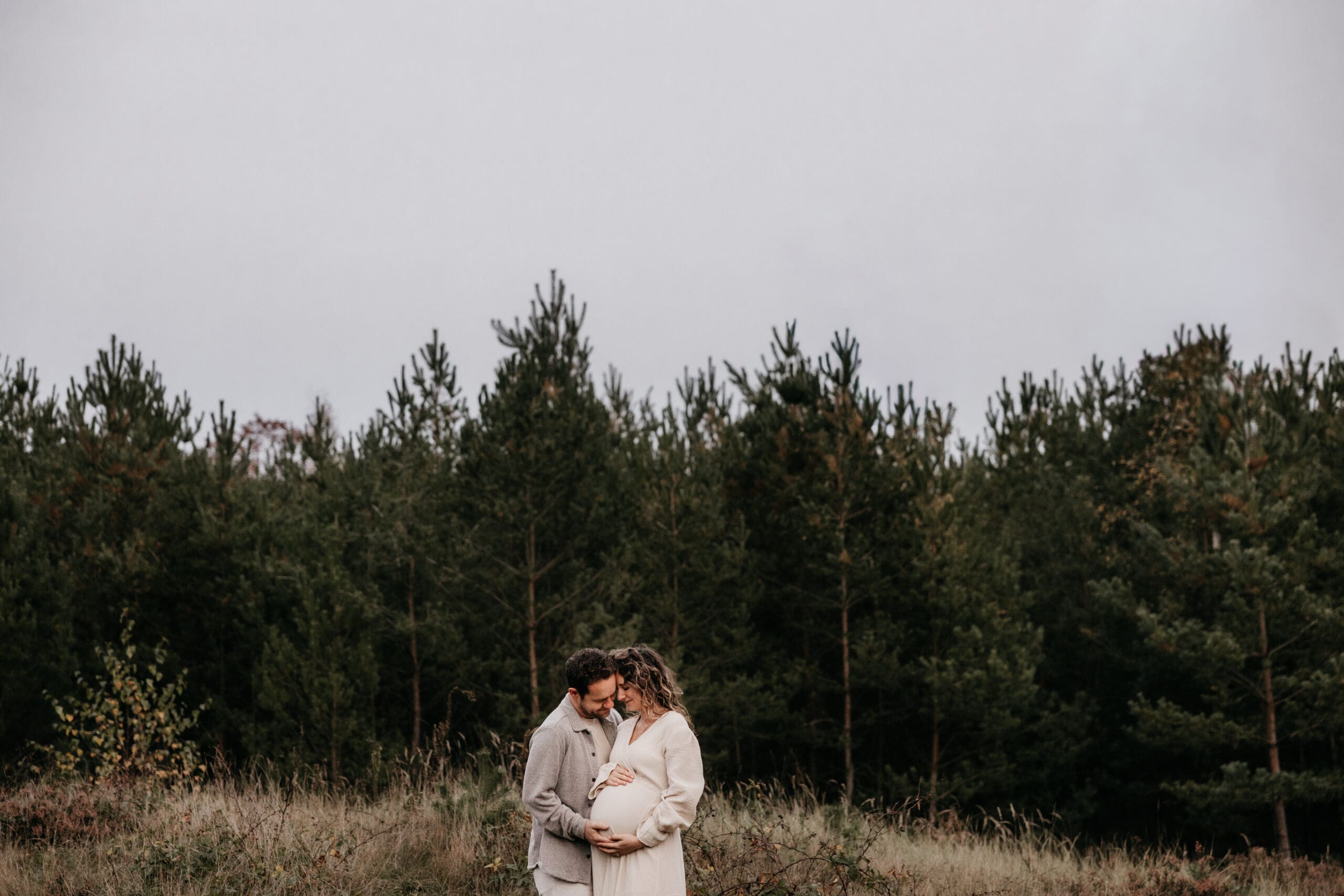 zwangerschapsshoot, zwanger stel in Soesterduinen