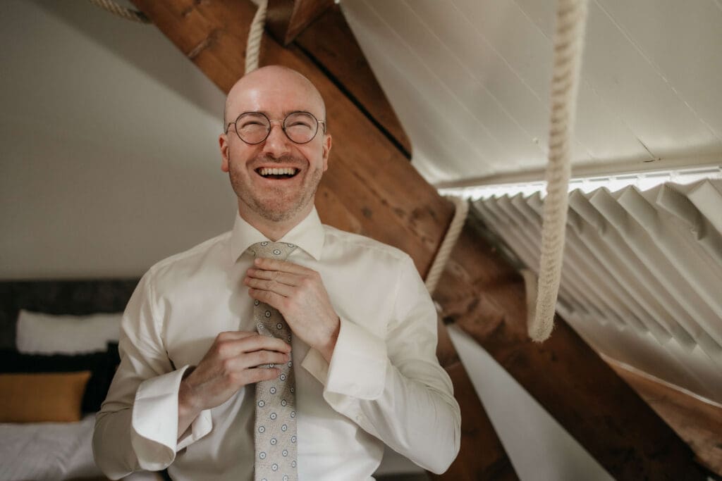 bruidegom strikt stropdas